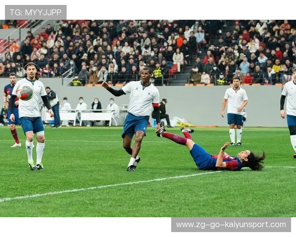 巴萨库巴西插上大力抽射直挂死角——足球场上的传奇时刻 巴萨库巴西插上大力抽射直挂死角——足球场上的传奇时刻